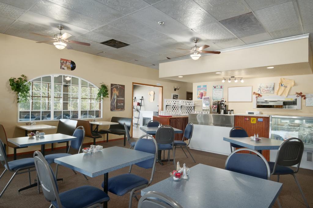 Christina Lake Village Restoran fotoğraf